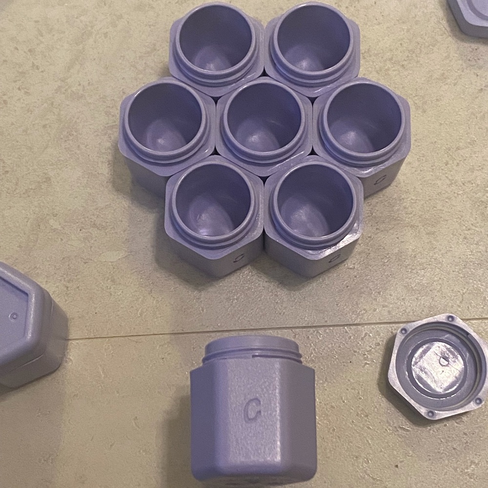 NWOT 10 Cadence Magnetic Travel Containers - Set of 10 - Picture 12 of 15